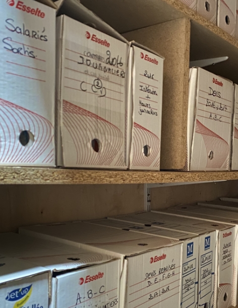 Archives papier dans un box Sésame Box à Laval